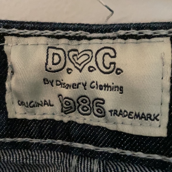 Discovery Clothing Distressed Capri NWOT Size 7 - Picture 2 of 5